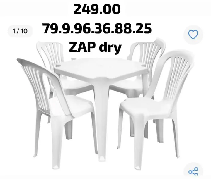 Conjunto Mesa com 4 Cadeiras Plásticas Brancas