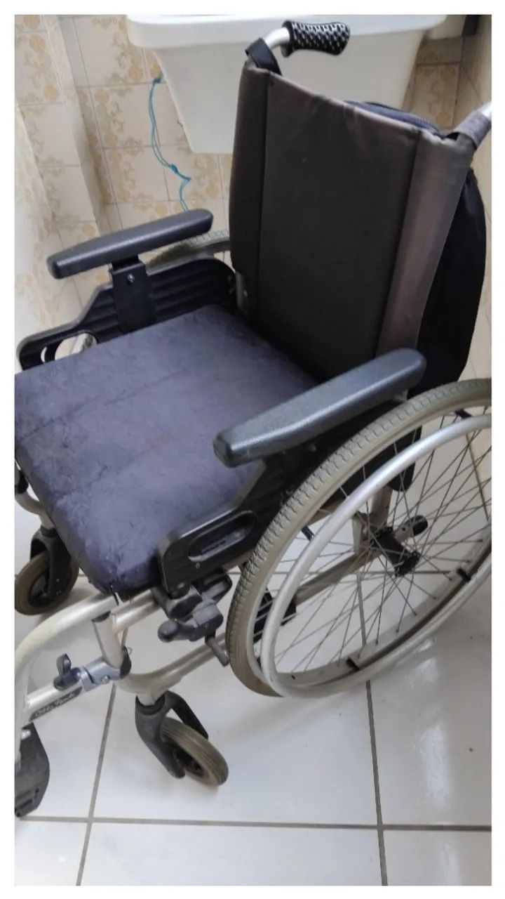 Cadeira  de rodas - Foto 2