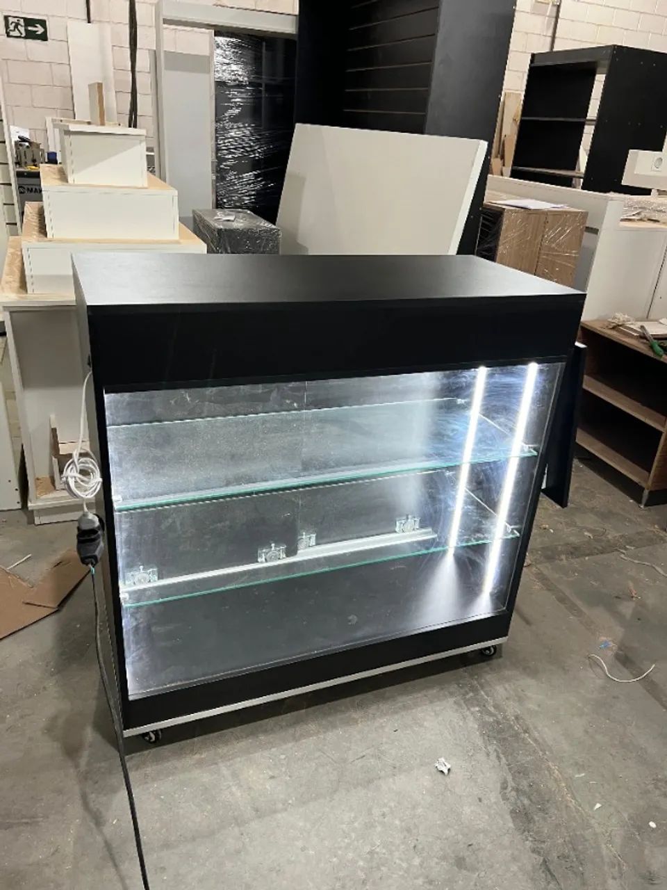 Balcao expositor preto com LED - Temos catalogo completo  - Foto 2