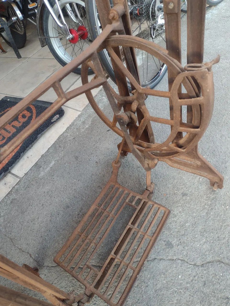 Pé de Máquina Antigo  - Foto 5