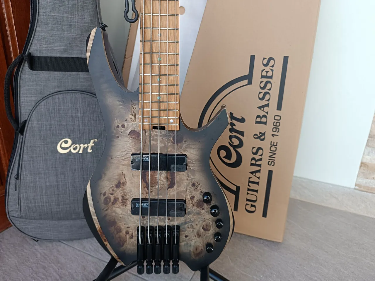 Baixo cort headles 5cordas ativo e passivo com bartolini novo !