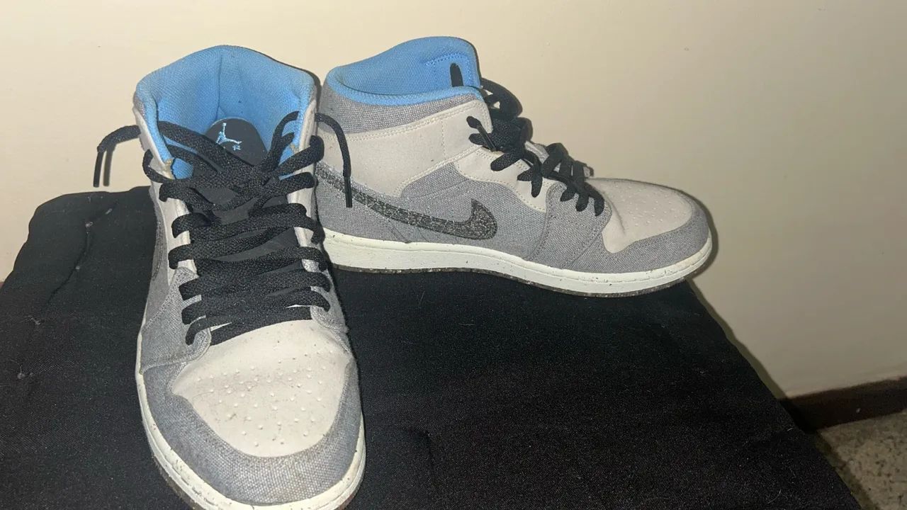 Air Jordan 1 Mid Cinza e Azul