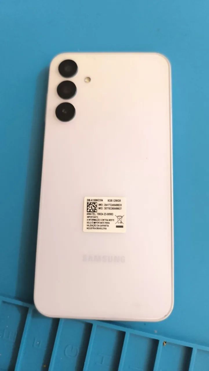 Modelo A15 ,8 ram ,256 g de mem
