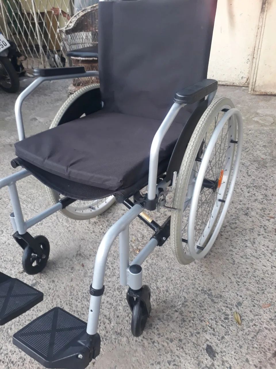 Cadeira de Rodas em Alumínio nova