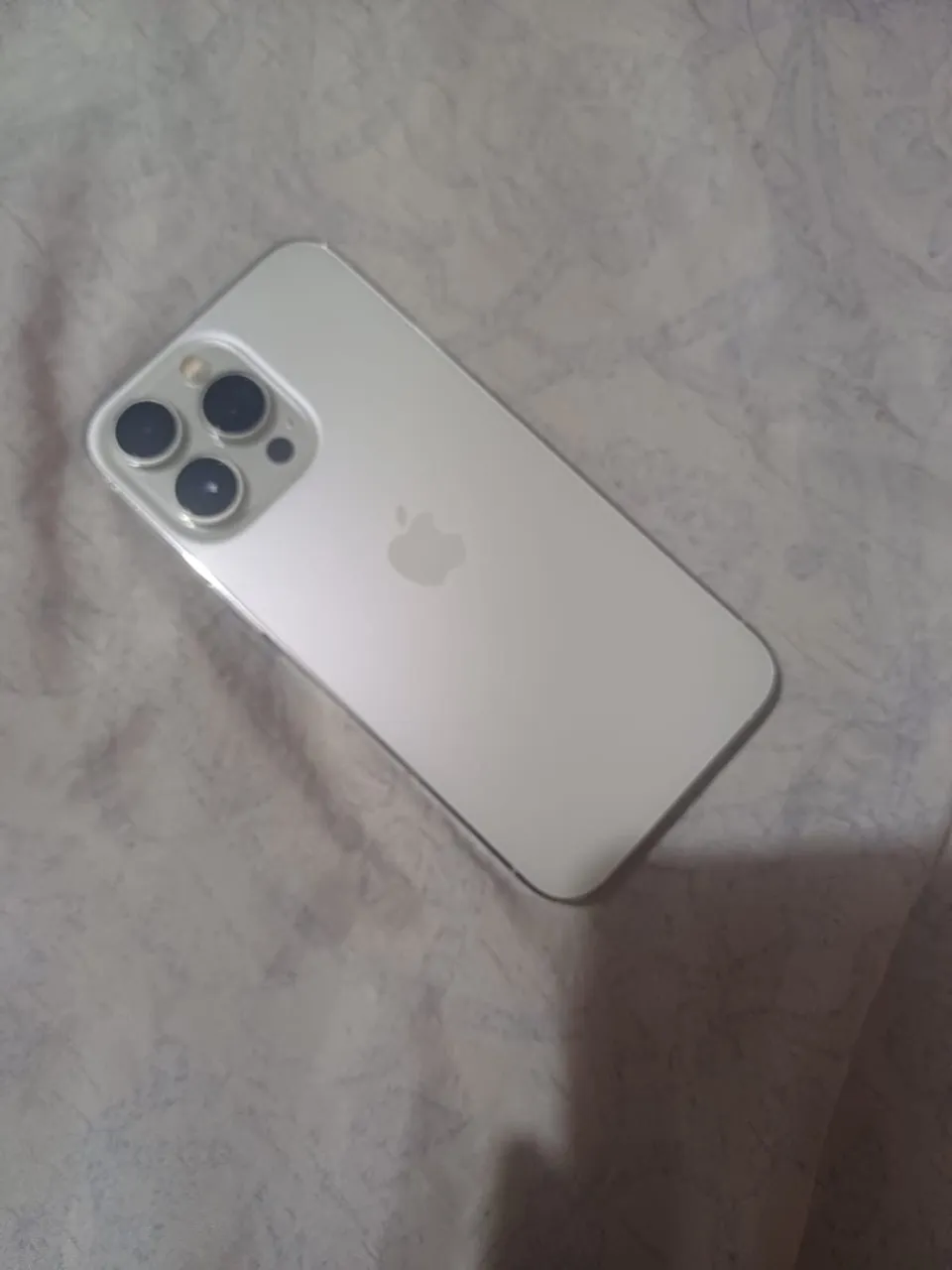 iPhone 13 Pro todo conservado