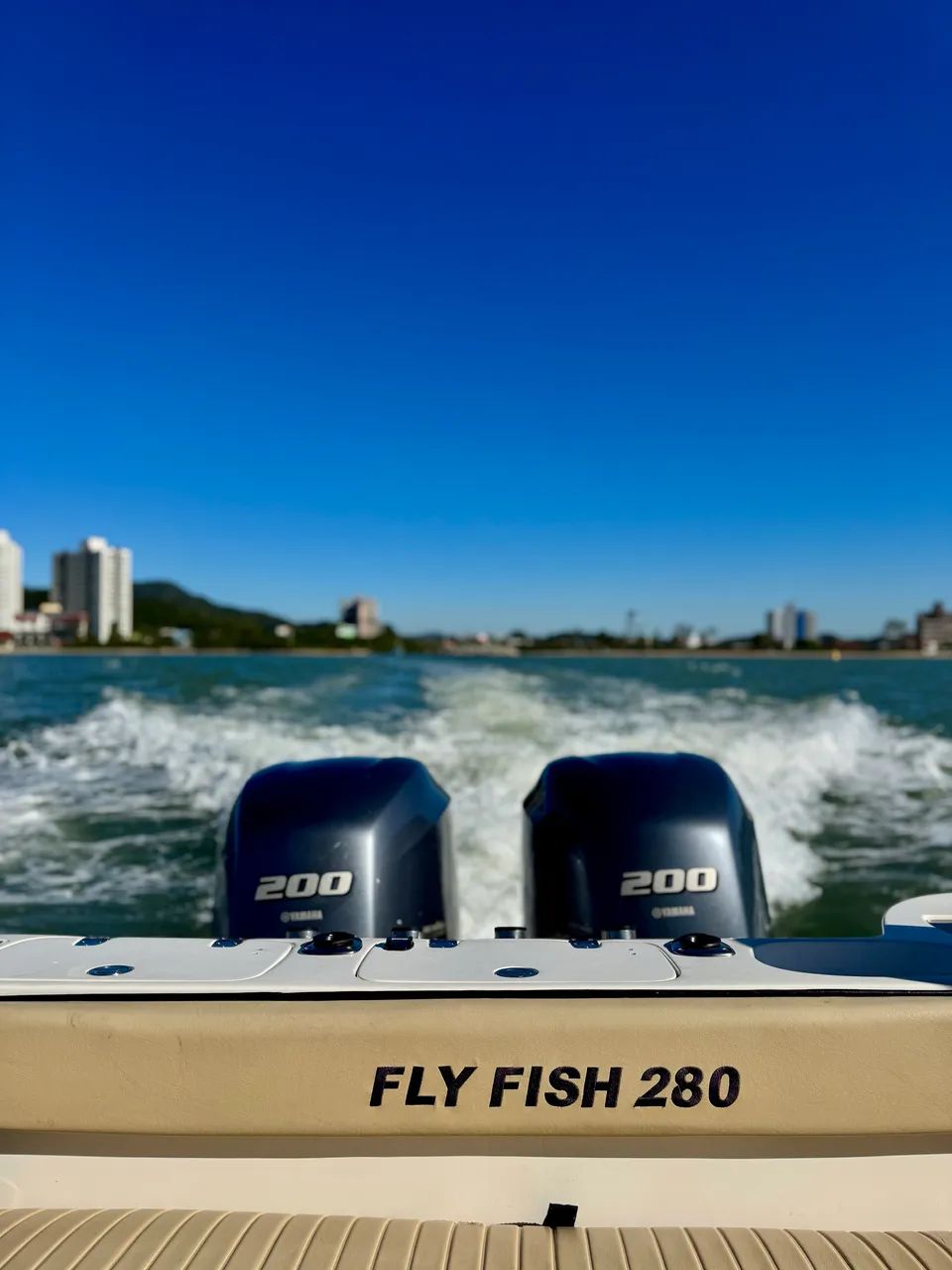 Lancha Fly Fish 28 Yamaha 200hp 2016 - completa, revisada e pronta pra navegar - Foto 4