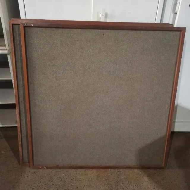 Quadro de Avisos 100x100cm com Moldura de Madeira