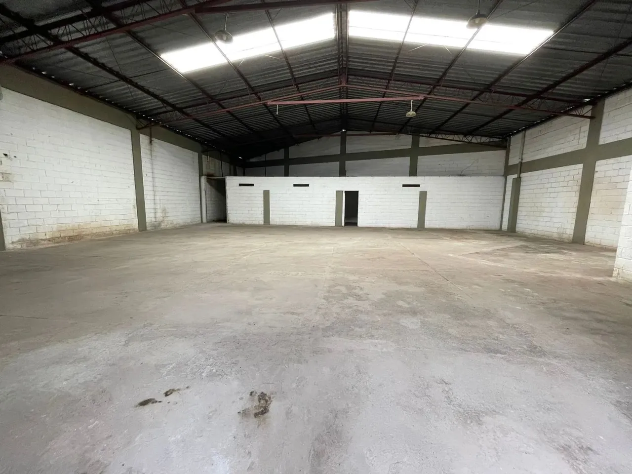 Galpão para locação, 360m² no bairro São Sebastião - Contagem