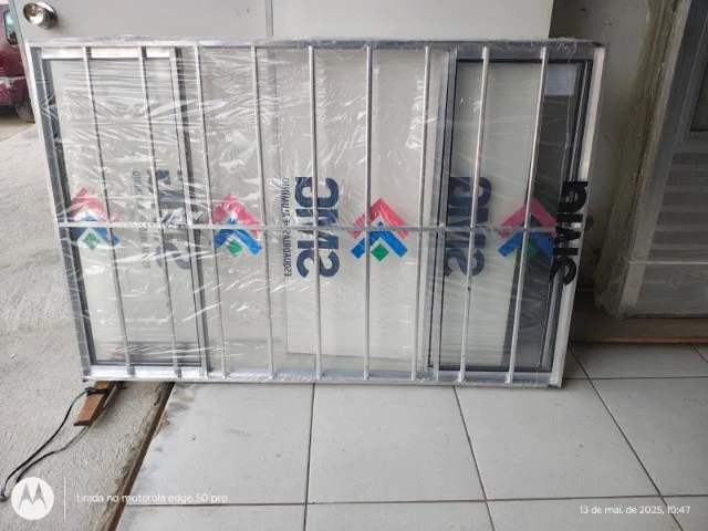 Janela alumínio 1.00x1.50 com grade 4 vidros R$ 369,00
