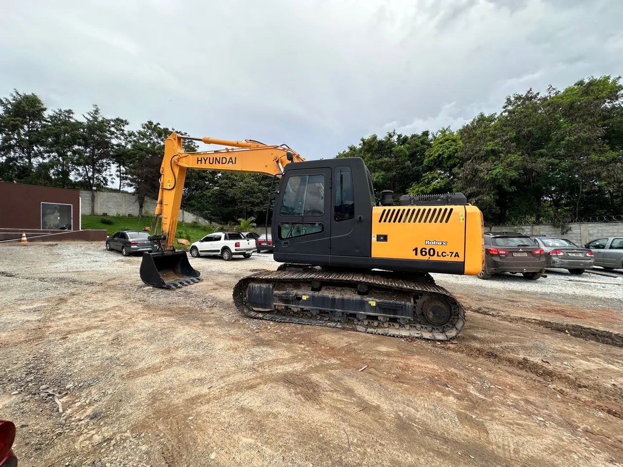 Escavadeira Hyundai 160 2011