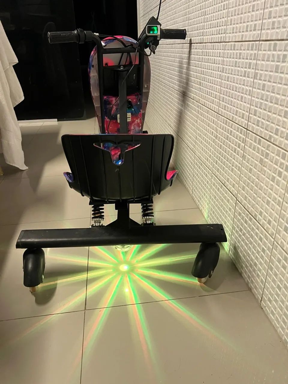 Patinete Elétrico com Luzes LED