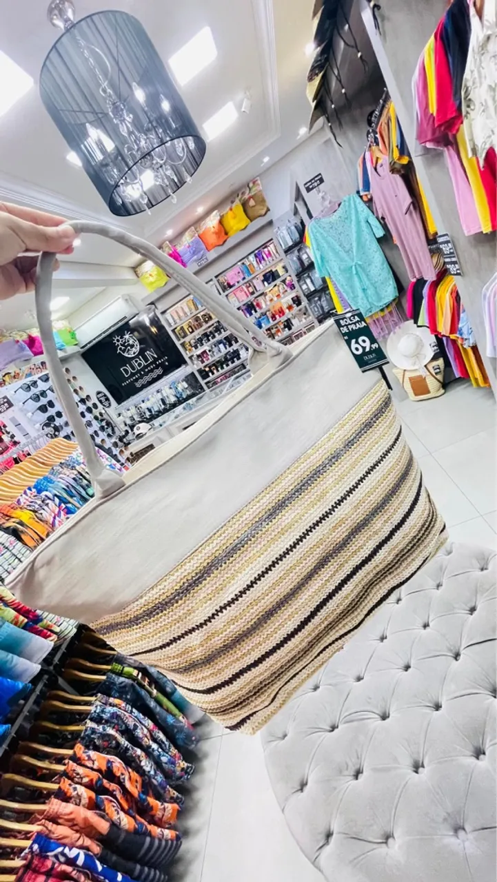 Bolsa de Praia Elegante com Detalhes em Palha