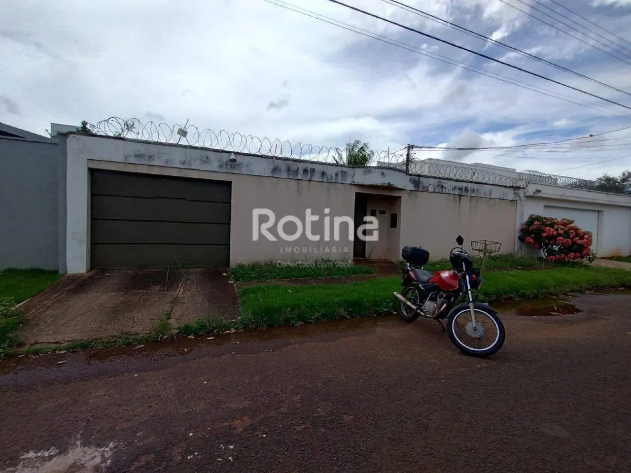 Casa para alugar, 3 quartos, Patrimônio - Uberlândia/MG - Rotina Imobiliária