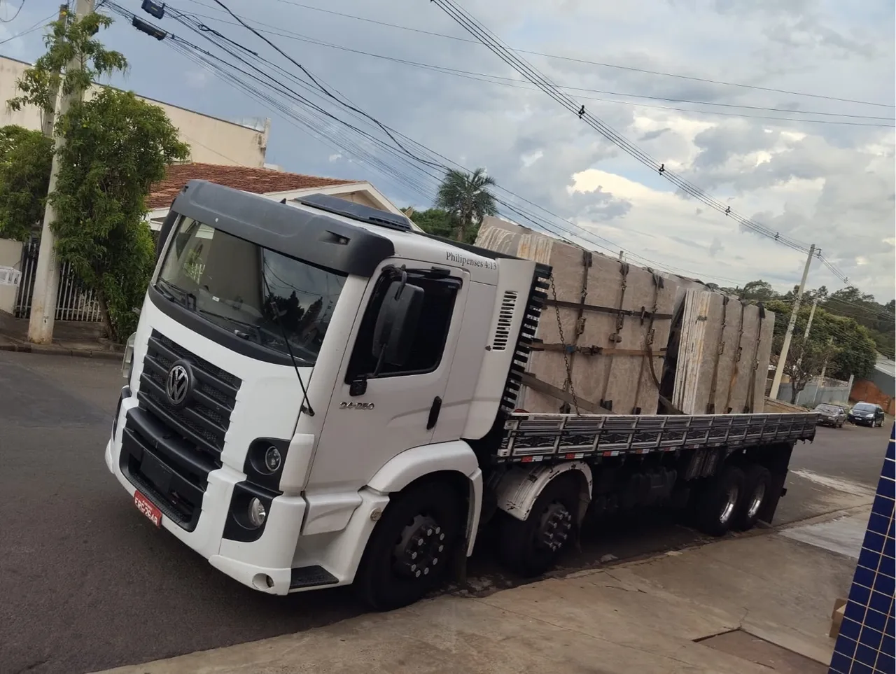 Caminhão Volkswagen Constellation 24.250 - Transporte de Cargas