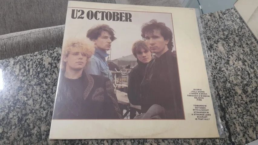 Lp U2 - October - 1ª edição nacional. excelente estado.