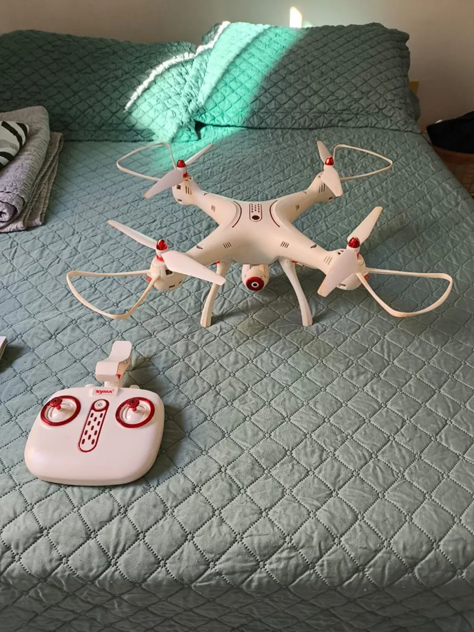 Drone Syma com Controle Remoto - Pronta Entrega