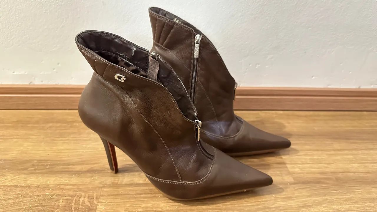 Botas de Salto Alto Marrom Carmen Stefens