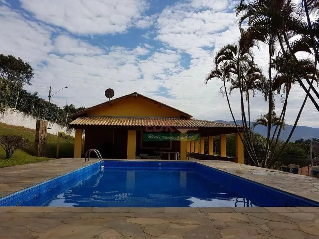 Chácara com 3 dormitórios à venda, 2600 m² por R$ 1.200.000,00 - Zona Rural - Joanópolis/S