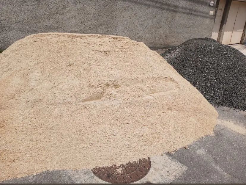Caminhão fechado de areia lavada para obra 14m³ - Foto 2