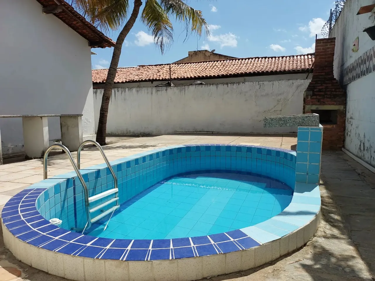 OJ-Casa com piscina e churrasqueira à venda no bairro Memorare