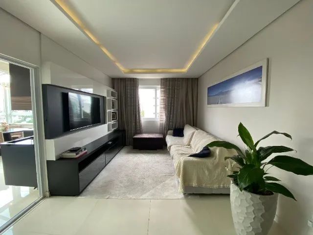 Apto com 03 quartos e terraço fechado