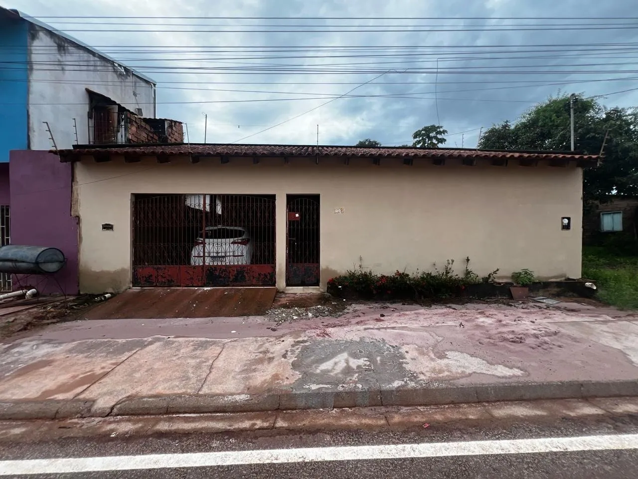 Vende-se casa, Urumari, rua asfaltada, nao alaga, próximo ao deposito do avante