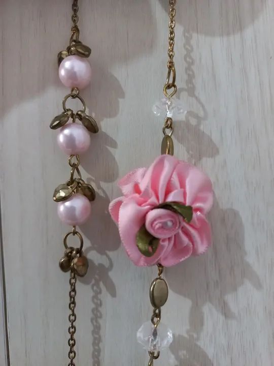 Cinto ou colar com flores  pérolas  - Foto 3