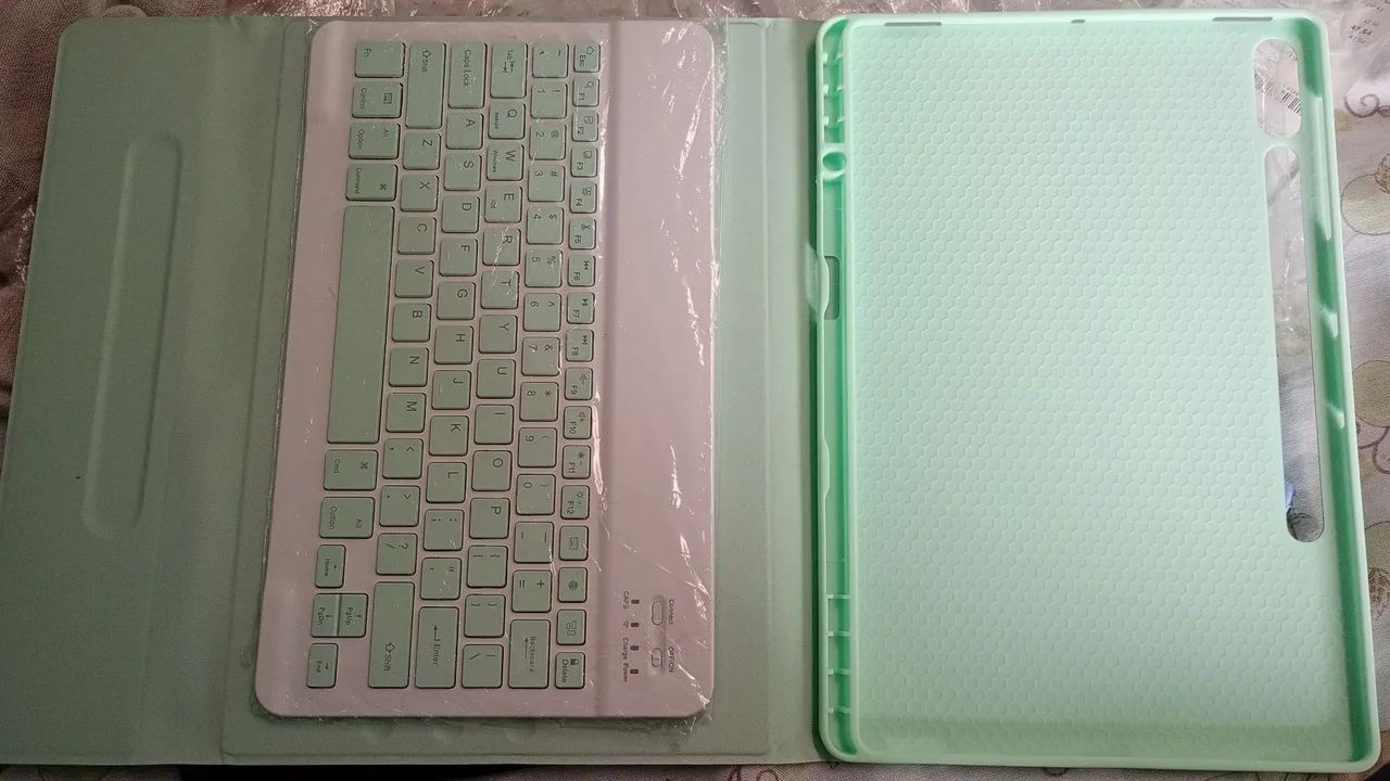 Teclado e Capa para Tablet - Novo