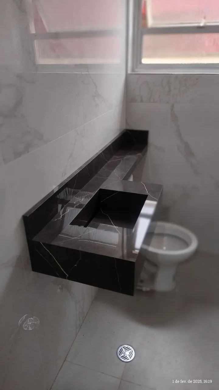 Pia escupida em porcelanato 