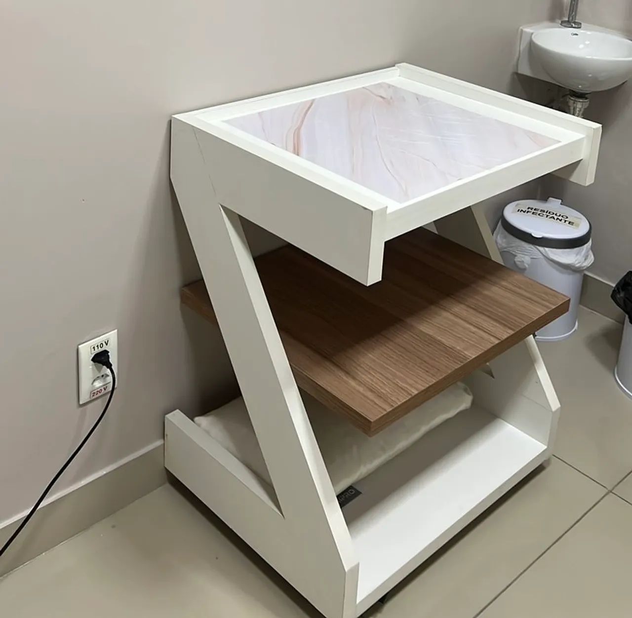 Mesa auxiliar para estética/salão