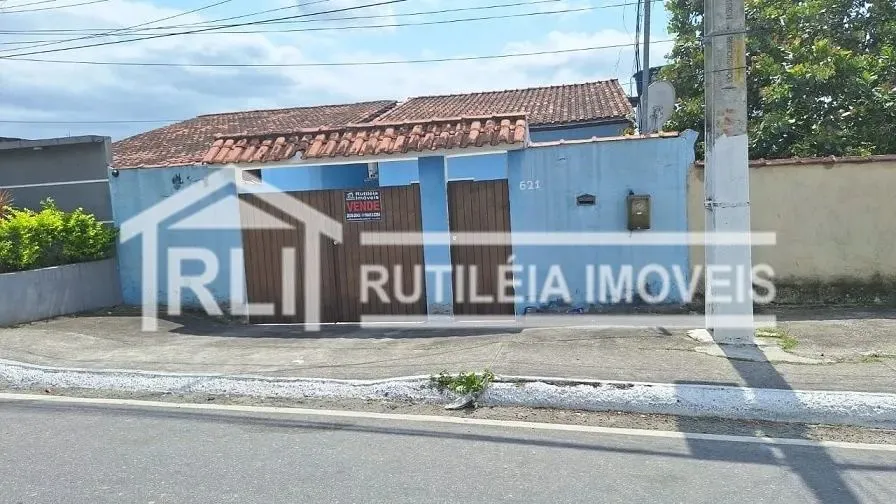 Linda casa a venda com 2 quartos sendo um deles suíte e piscina em  Joaquim de Oliveira - 