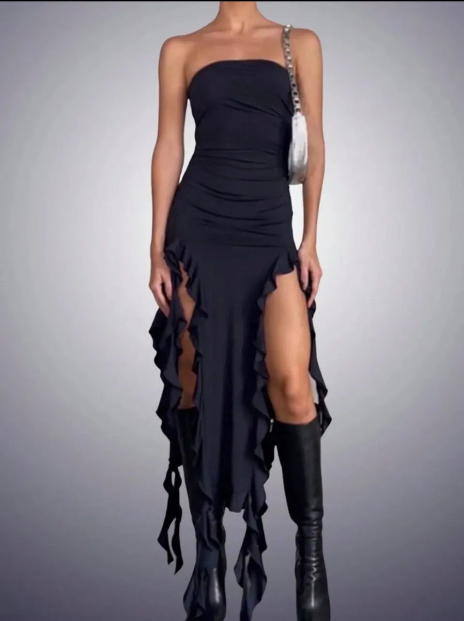 Vestido preto tomara que caia com babados