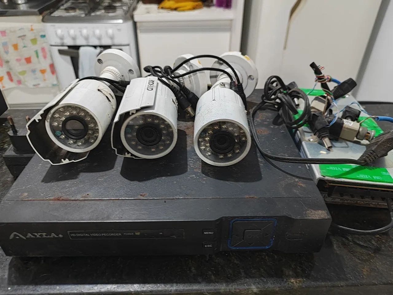 Kit de Câmeras de Segurança 3 Câmeras + DVR