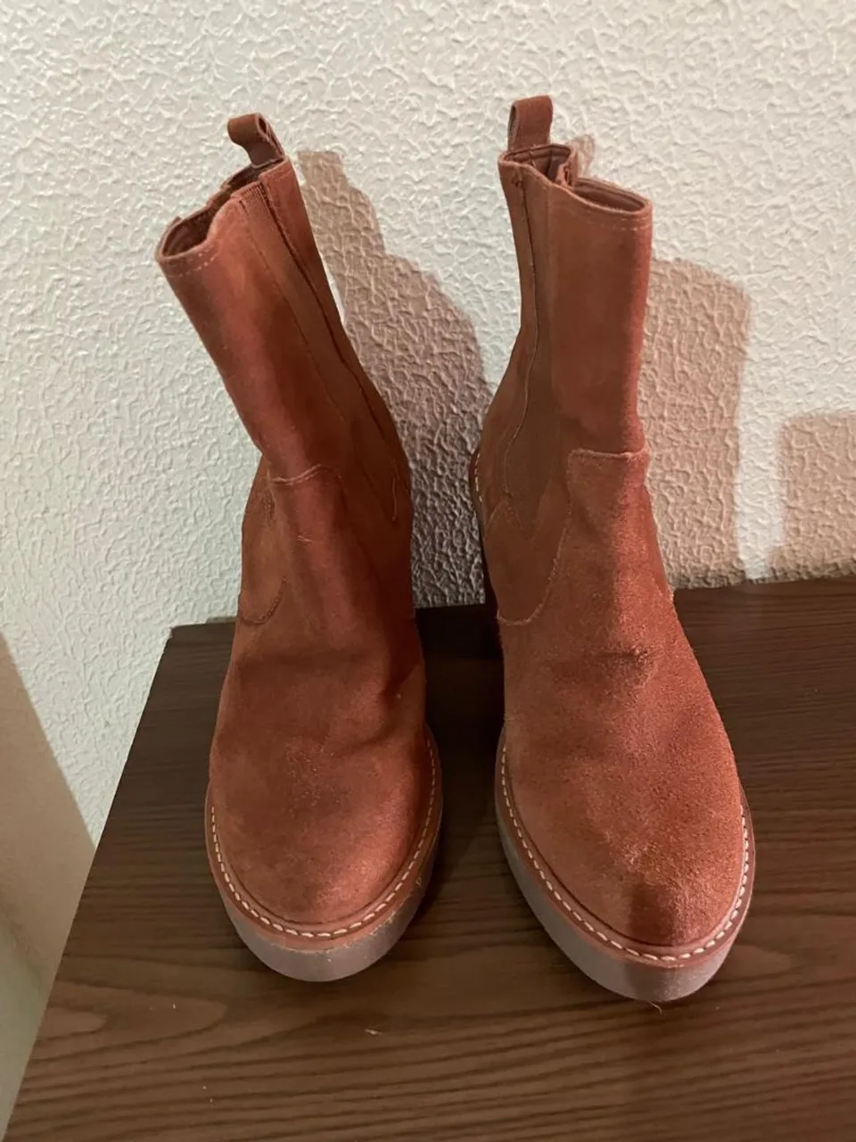 Botas de camurça marrom