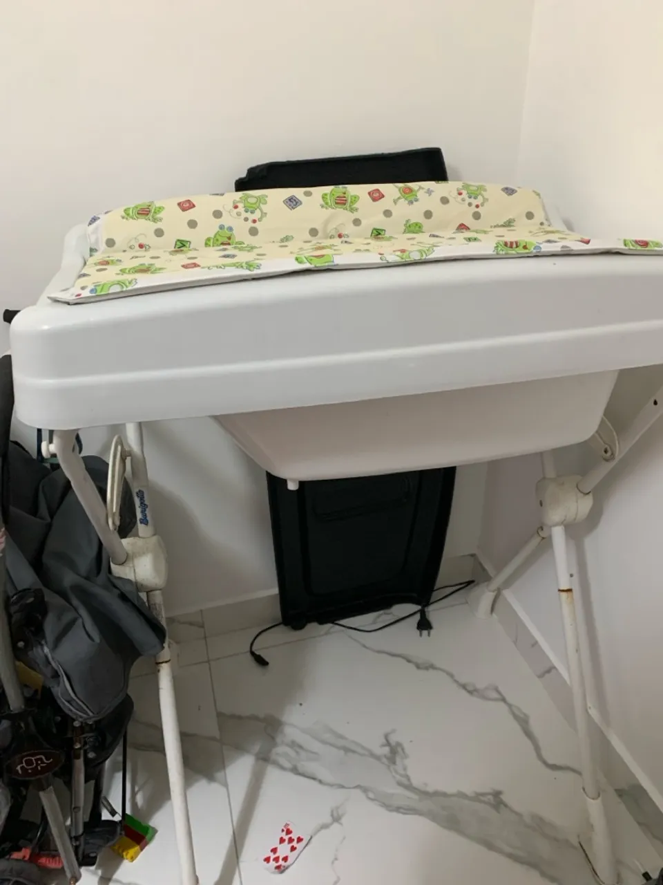 Trocador de bebê com banheira