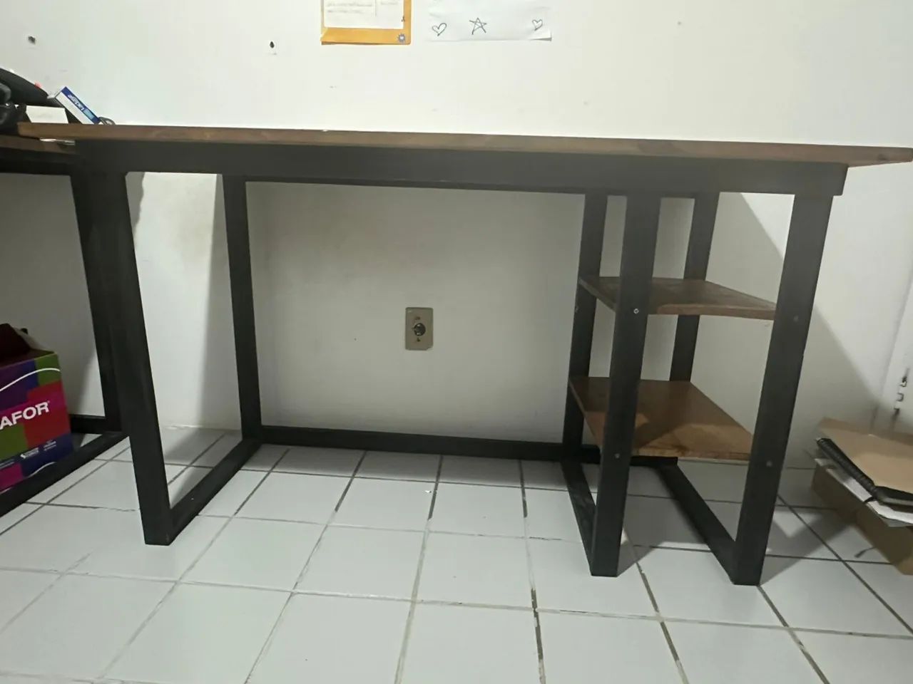 Escrivaninha em madeira64374975247107122