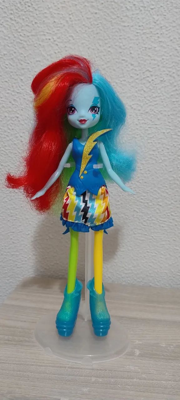 Boneca Equestria Rainbow Dash A8832 - Rainbow Rocks - My Little Pony - Foto 2