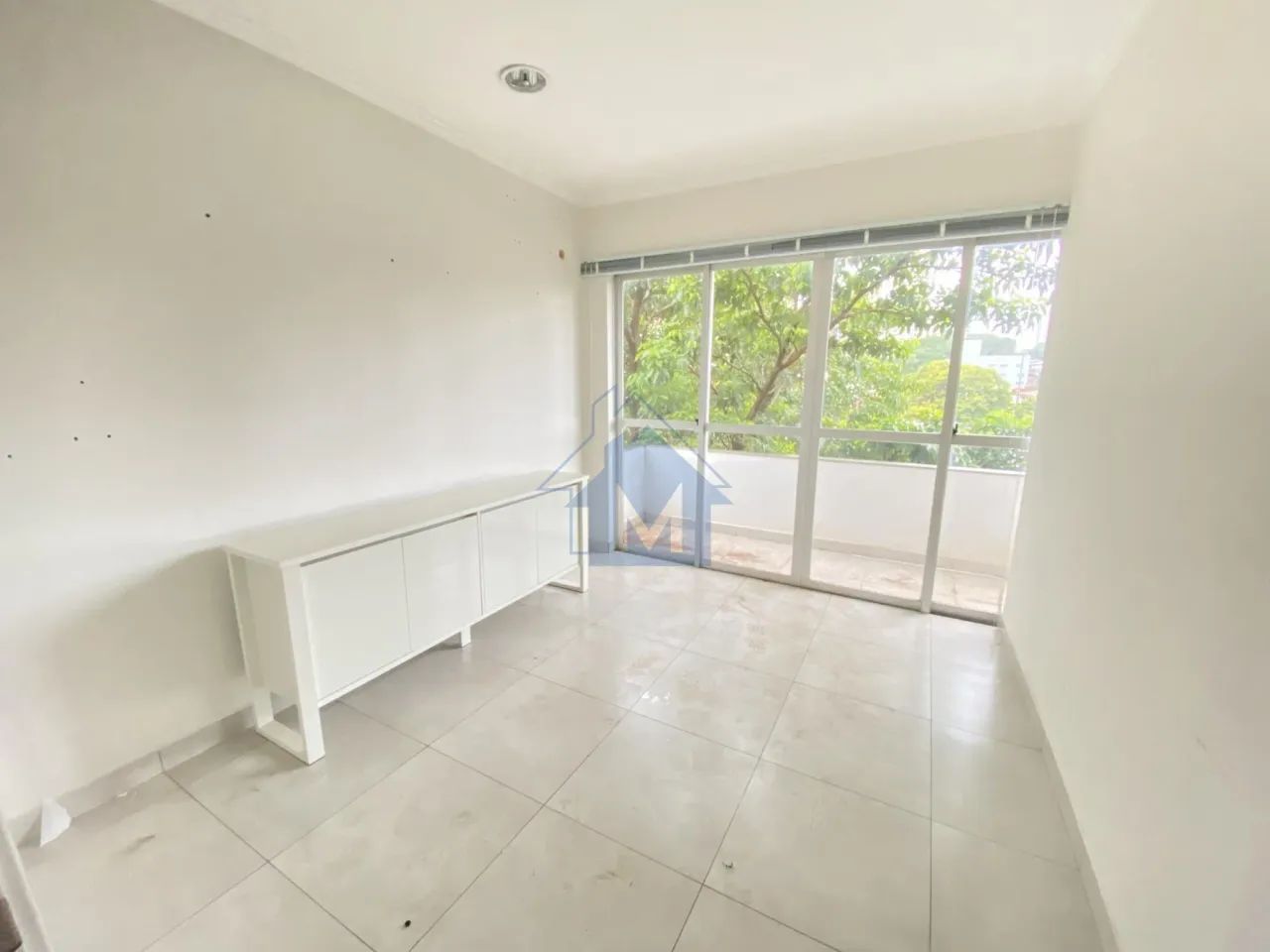 Sala Comercial na Av. Brasil, 3º andar, com elevador!