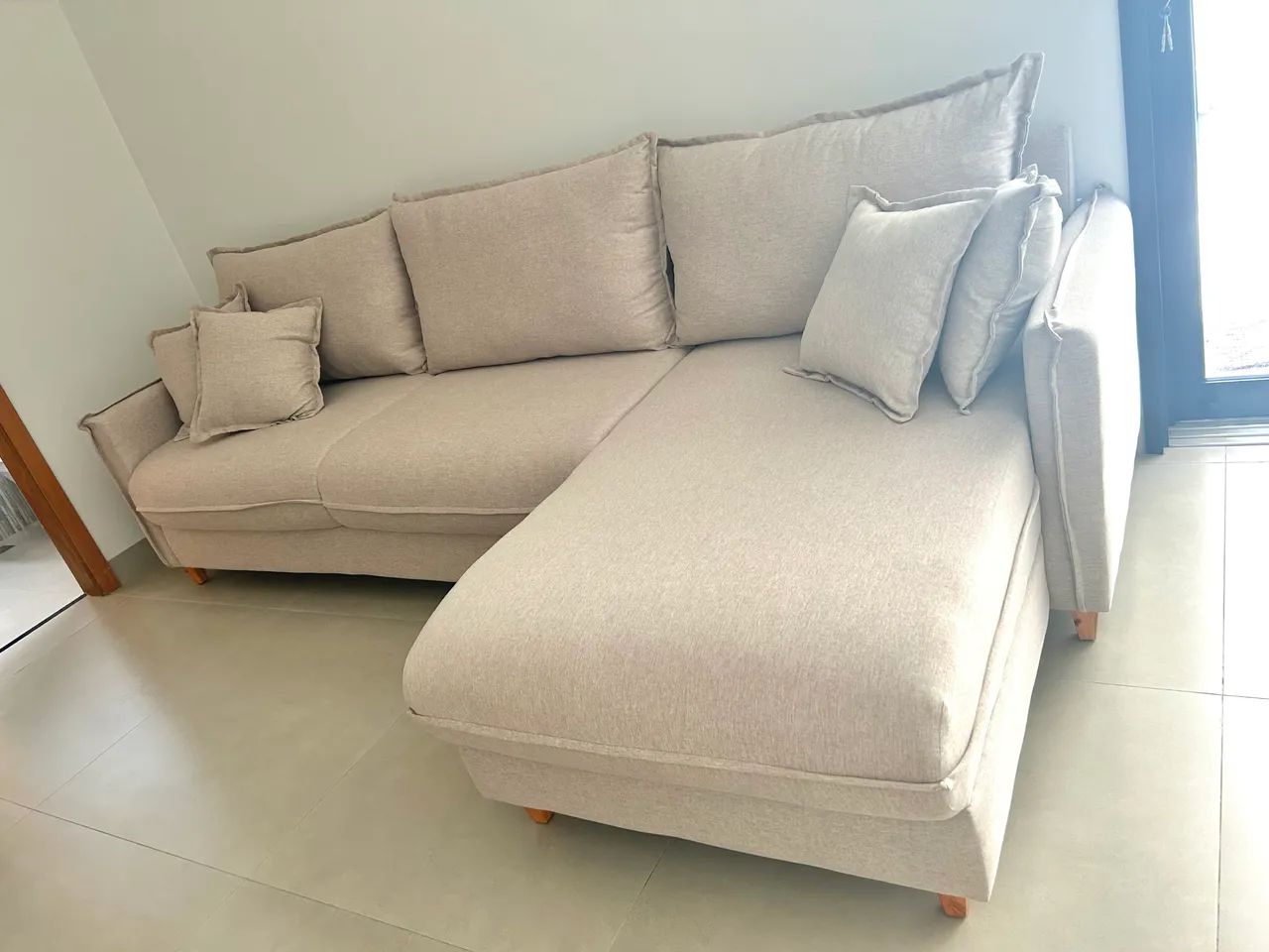 SOFÁ LINHO NOVO (TIRADO DA LOJA HÁ POUCOS DIAS)