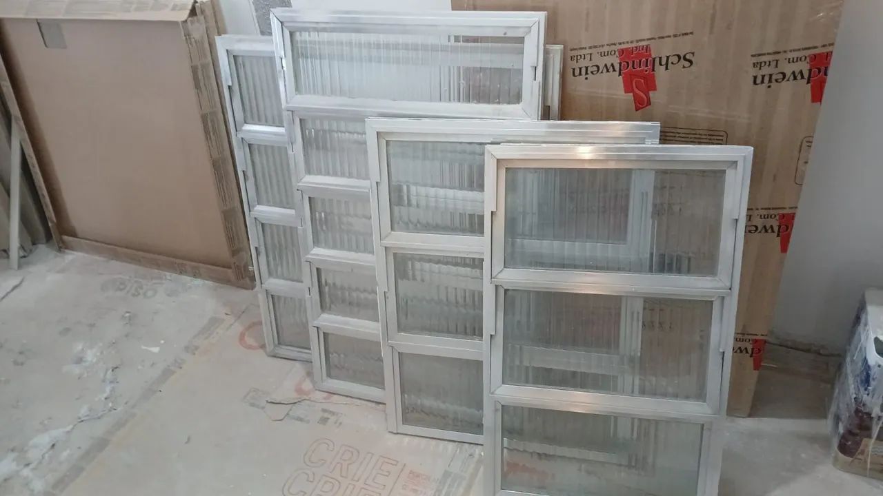 Vendo 4 Basculantes de alumínio em perfeito estado,