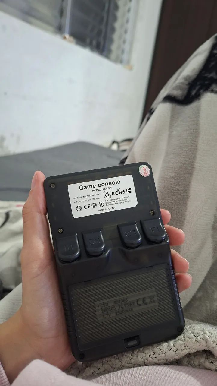 Console Portátil R36S + de 15.000 jogos, 64g, tela IPS 3.5 Polegadas - Foto 2