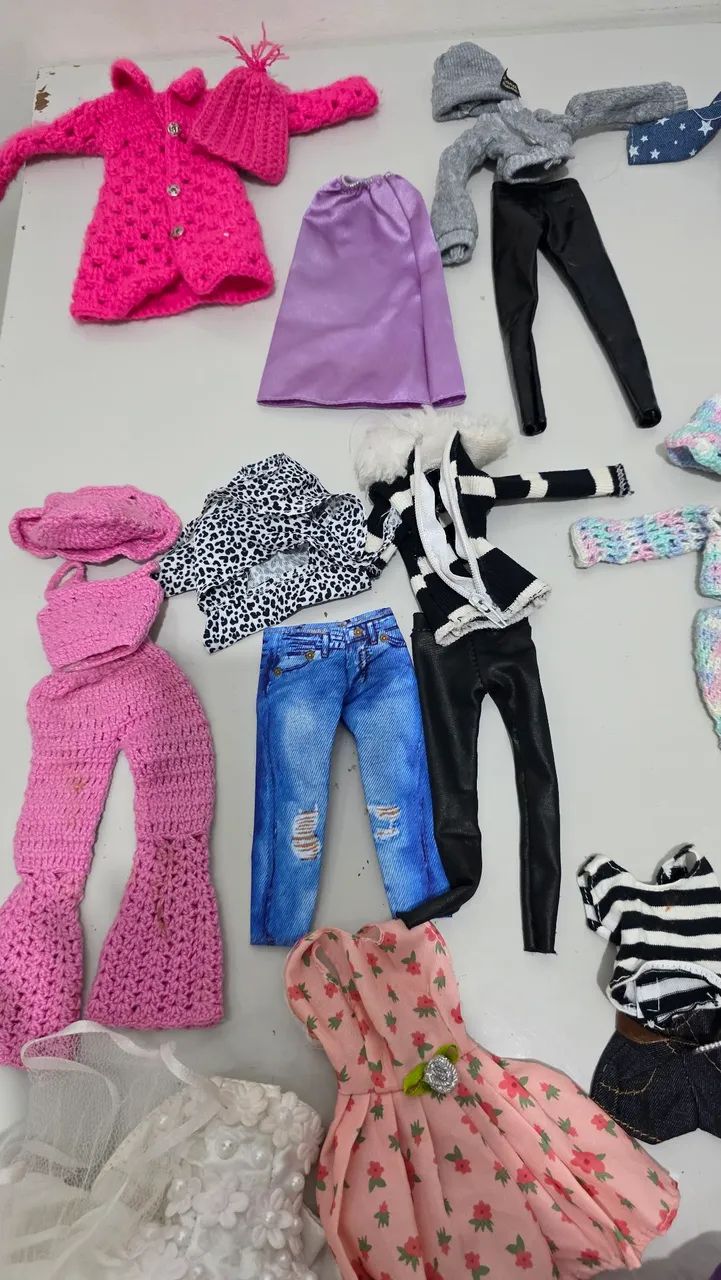 Roupas e acessórios boneca Barbie  - Foto 3