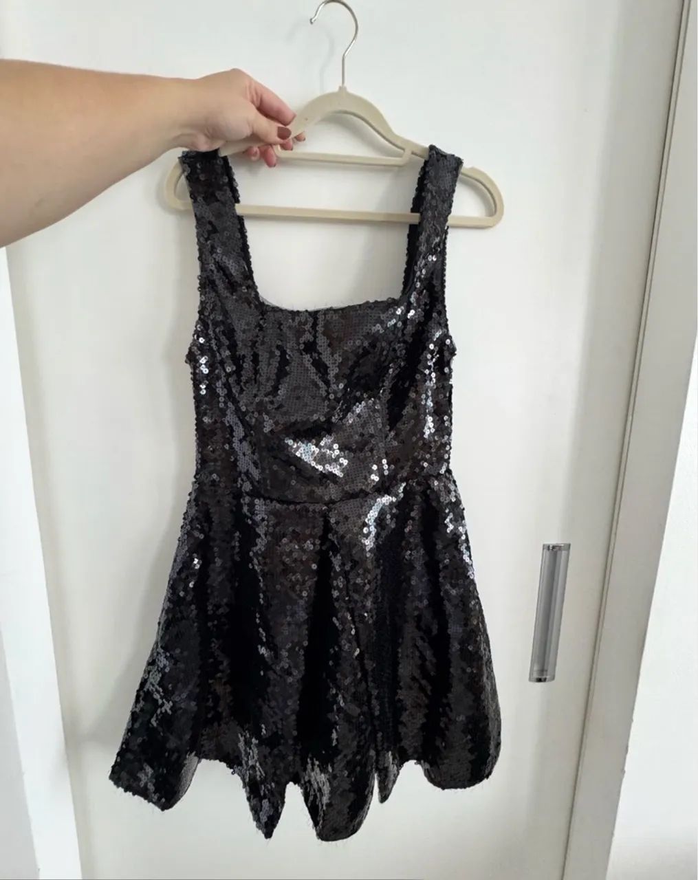Vestido preto com paetê lança perfume  - Foto 2