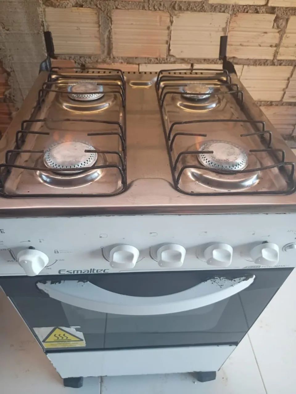 Vendo fogão Esmaltec de 4 bocas, funcionando perfeitamente 