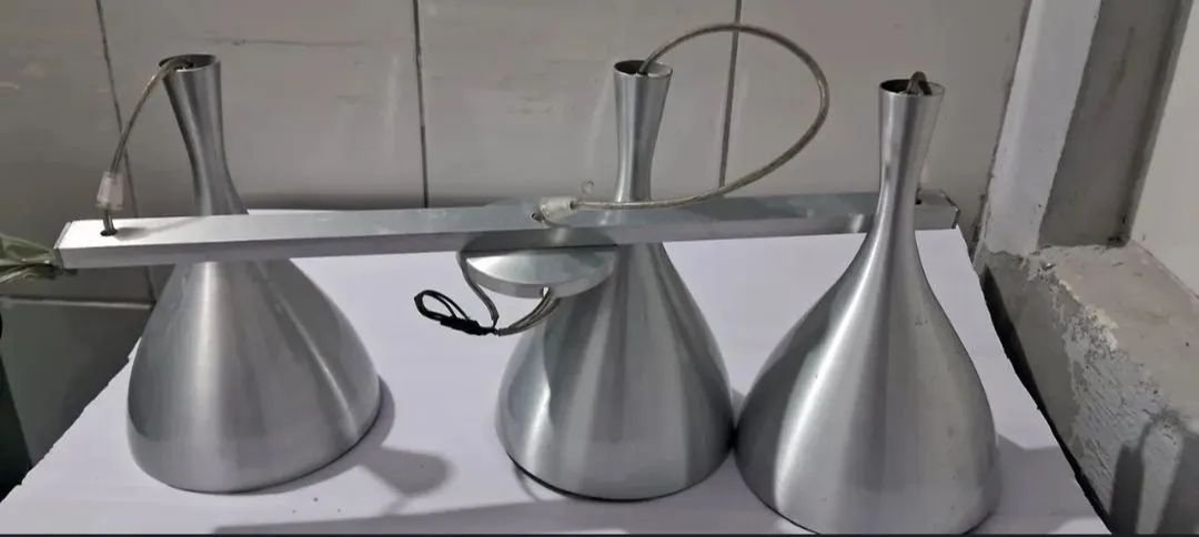5 luminárias, 4 são pretas e 1 é de inox - Foto 5