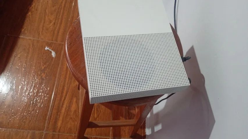 Vendo Xbox one s mídia digital,manete original e jogo. - Foto 3
