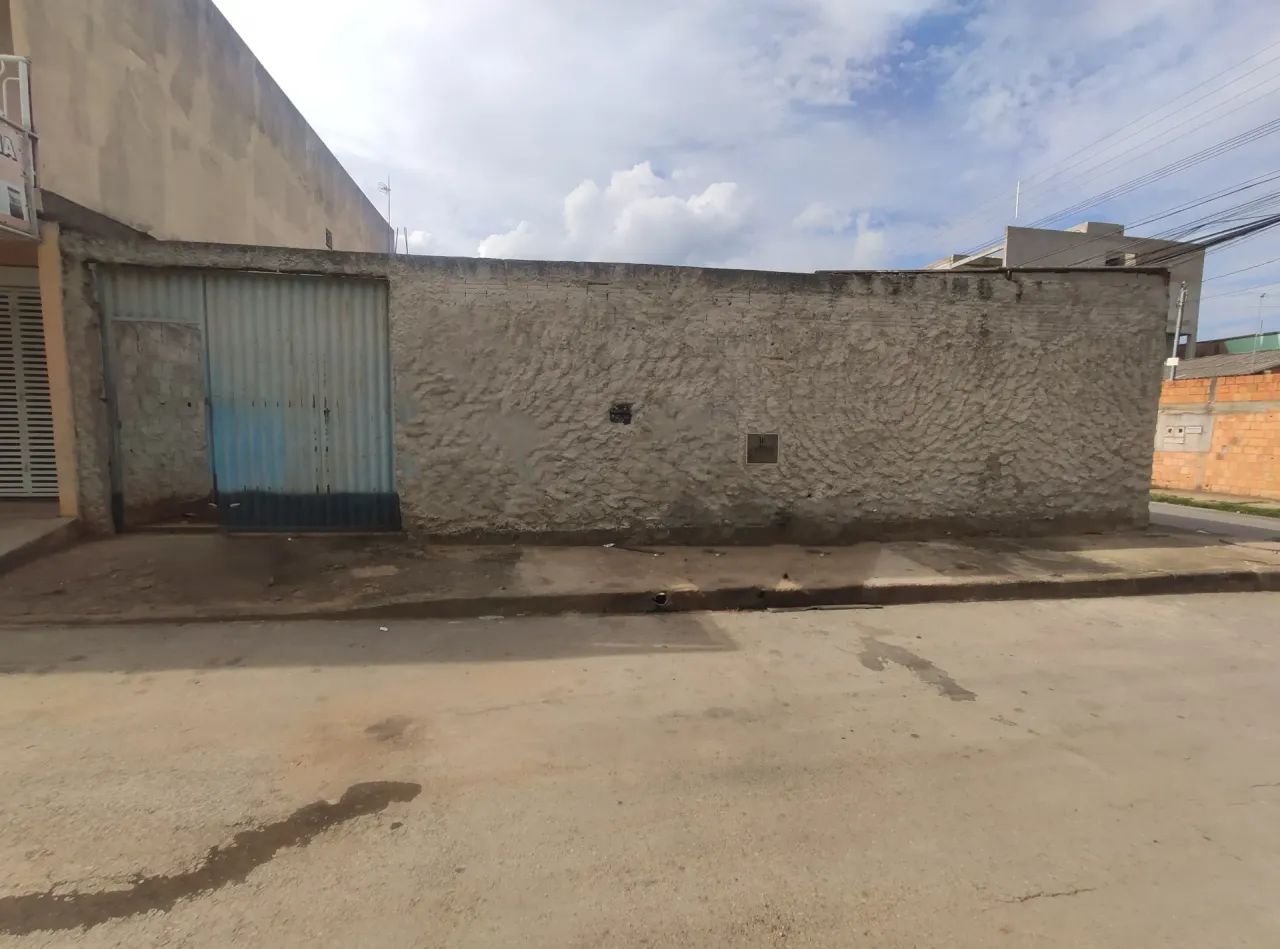 Excelente oportunidade!! Vendo ótimo imóvel com 5 kitnets dentro - Foto 2