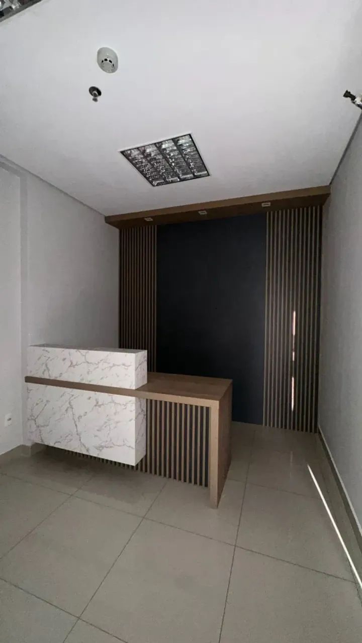 ALUGO sala comercial com divisórias, aprox. 52m² área - Av. Hist. Rub. de Mendonça - Cuiab
