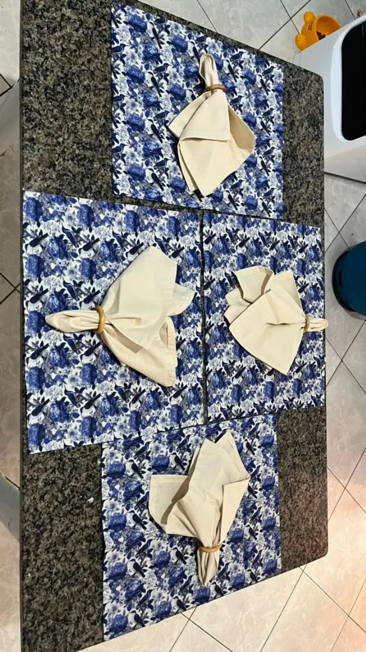 roupas de mesa posta