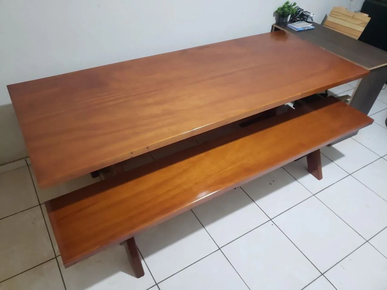 MESA COM BANCOS  - Foto 2